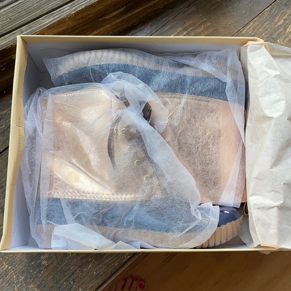 Gold & Black Duck Boots - Picture 4 of 7